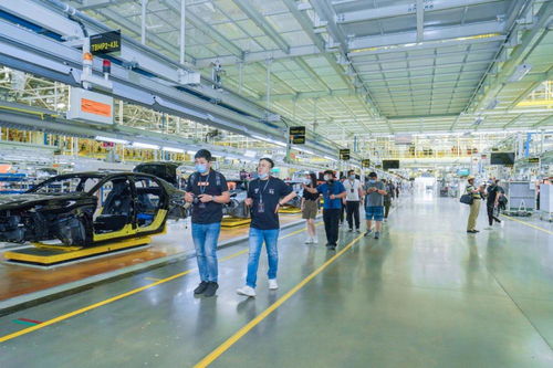 揭秘中國汽車智造 極能探秘 進(jìn)階之旅 媒體探訪張家口領(lǐng)克工廠